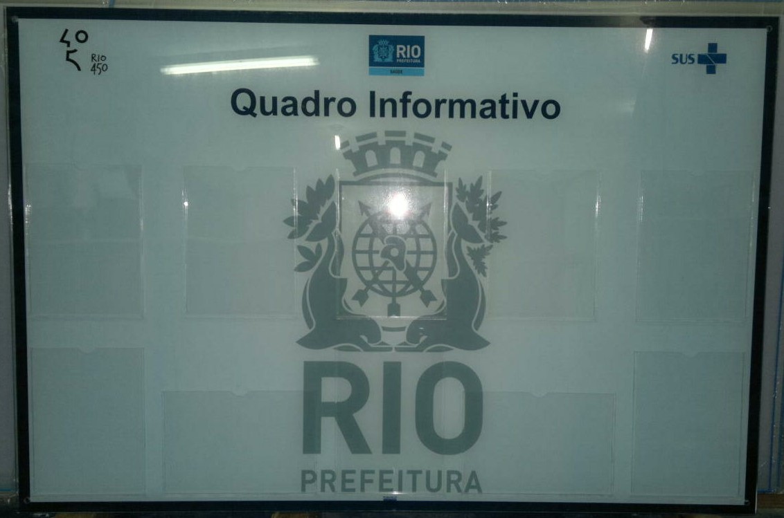Quadro_com_bolsa_e_adesivo
